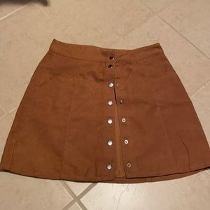 Button down skirt Fux suede size 6 perfect for fall 🍁🍂